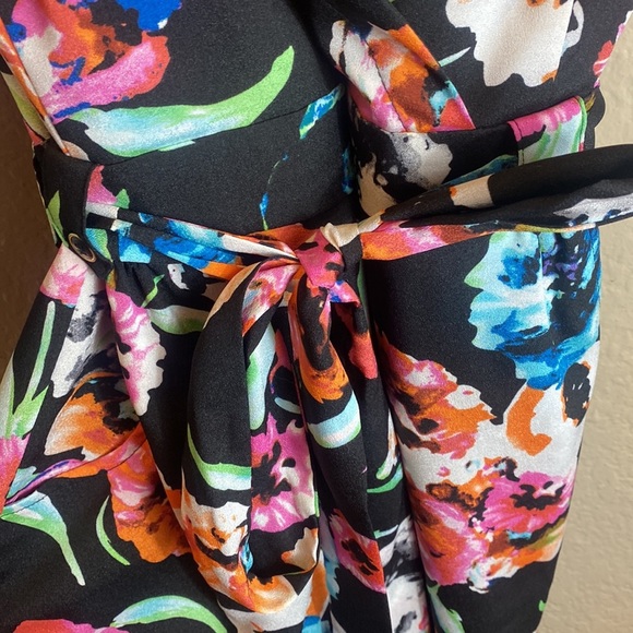 yumi Kim x revolve Liz romper black floral half sleeve w tab buttons v neck - Picture 11 of 16